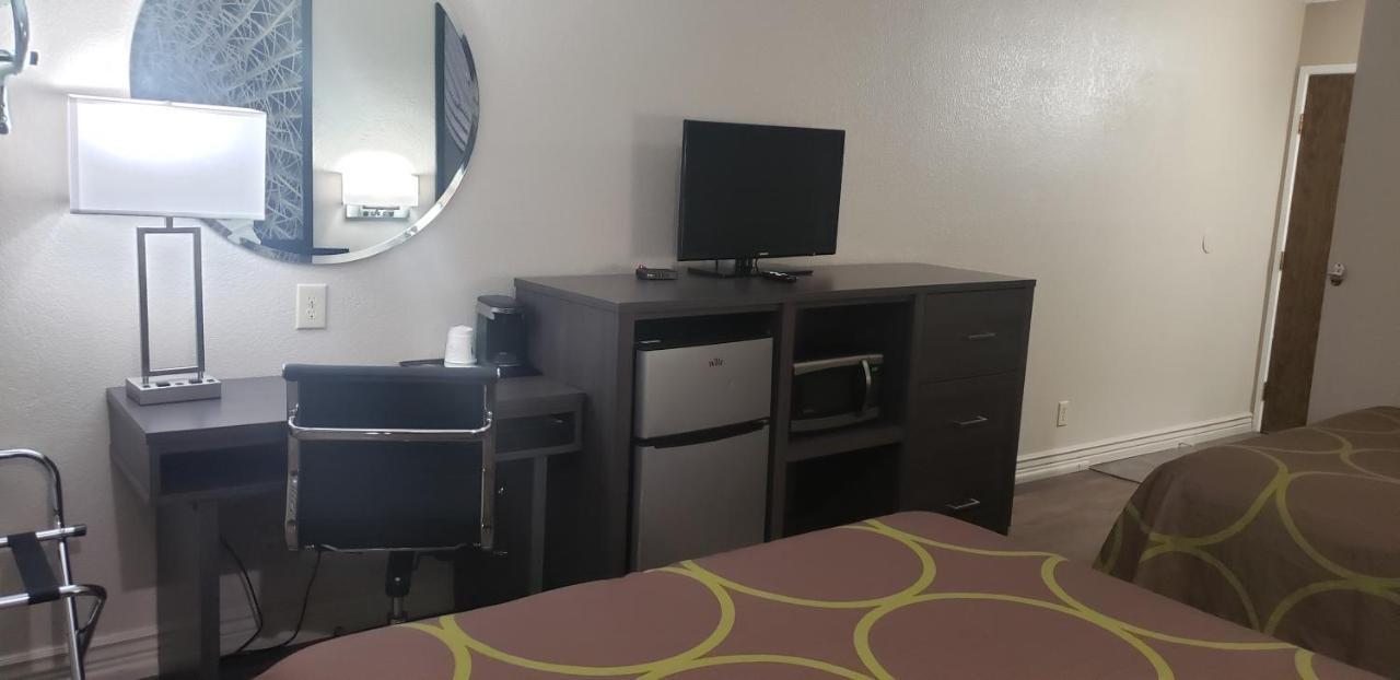 Super 8 By Wyndham Goodyear/phoenix Area