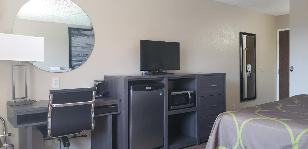Super 8 By Wyndham Goodyear/phoenix Area Hotel 2*